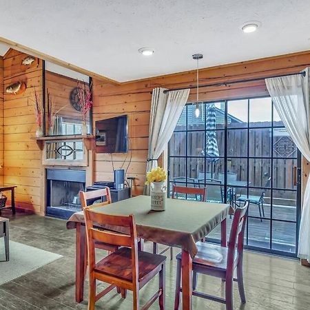 3 Bedroom Log Cabin Condo Close To Everything! Μπράνσον Εξωτερικό φωτογραφία