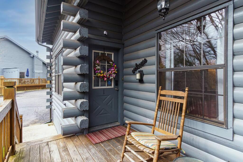 3 Bedroom Log Cabin Condo Close To Everything! Μπράνσον Εξωτερικό φωτογραφία