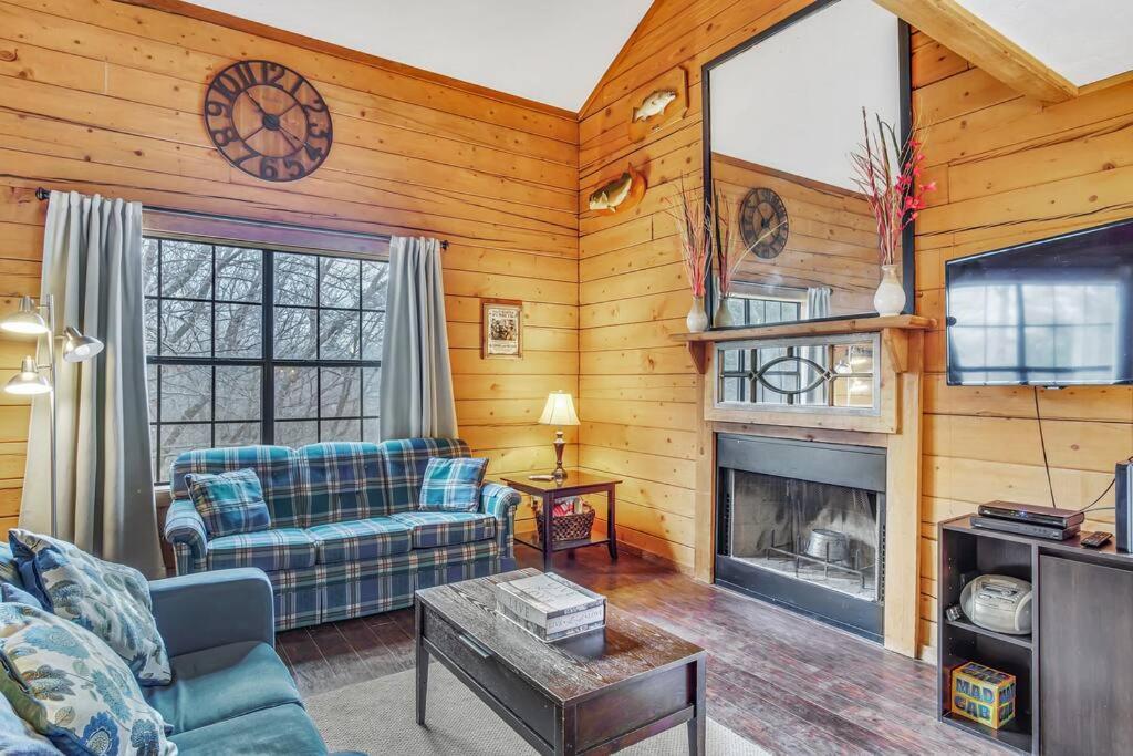 3 Bedroom Log Cabin Condo Close To Everything! Μπράνσον Εξωτερικό φωτογραφία