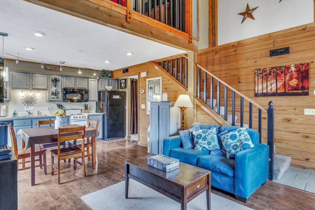 3 Bedroom Log Cabin Condo Close To Everything! Μπράνσον Εξωτερικό φωτογραφία