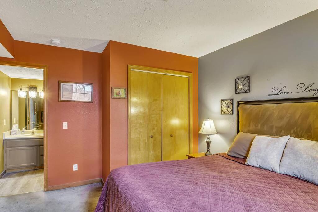 3 Bedroom Log Cabin Condo Close To Everything! Μπράνσον Εξωτερικό φωτογραφία