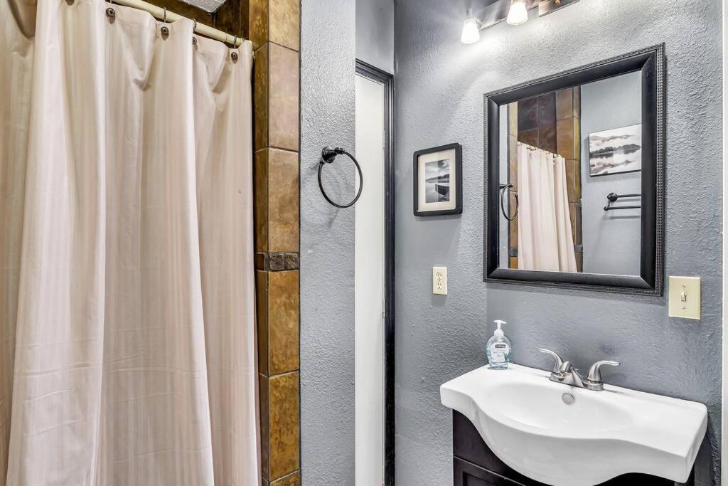 3 Bedroom Log Cabin Condo Close To Everything! Μπράνσον Εξωτερικό φωτογραφία