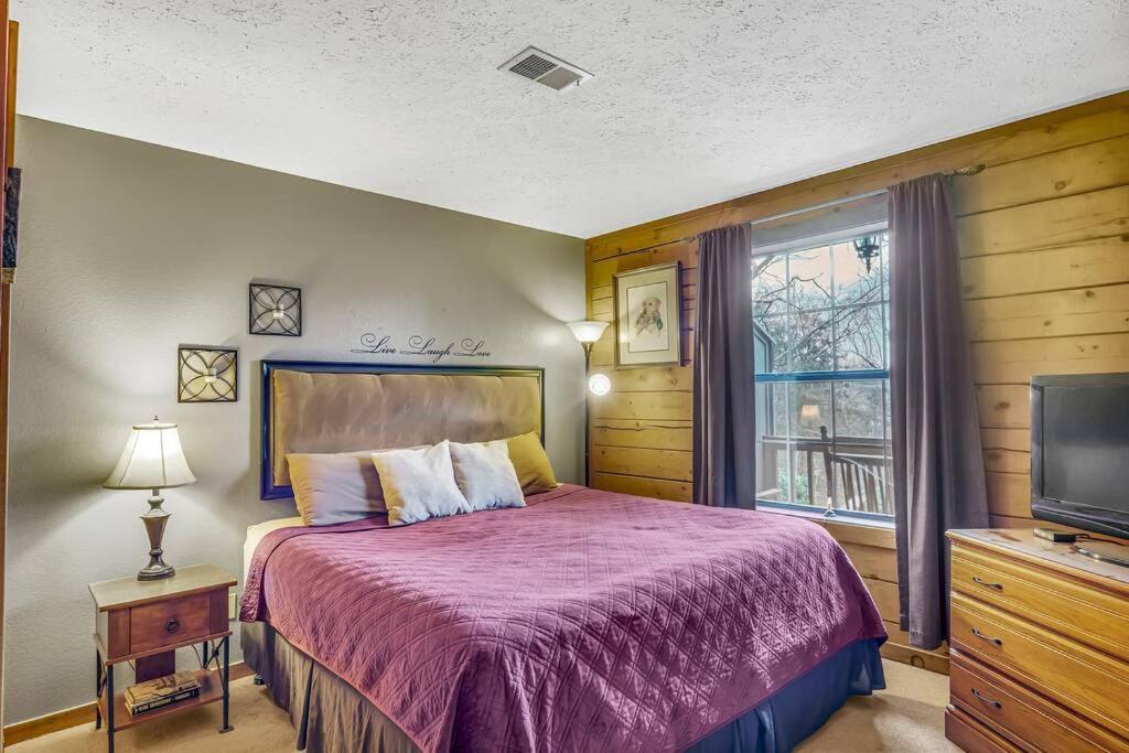 3 Bedroom Log Cabin Condo Close To Everything! Μπράνσον Εξωτερικό φωτογραφία